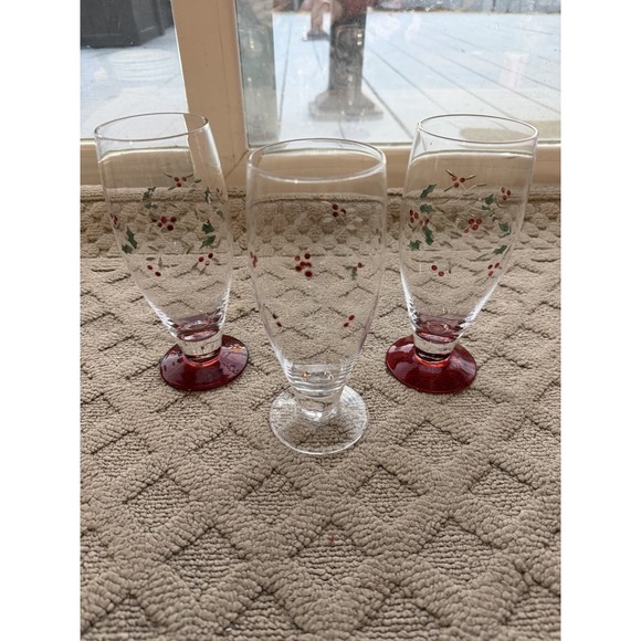 PFALTZGRAFF CHRISTMAS Winterberry High Ball‎ Red Base On 2 Non Red Base On 1 - Picture 3 of 10